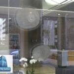 Welding Spatter Removal and Slag Repair in Glass Welding Damage Glass Restoration